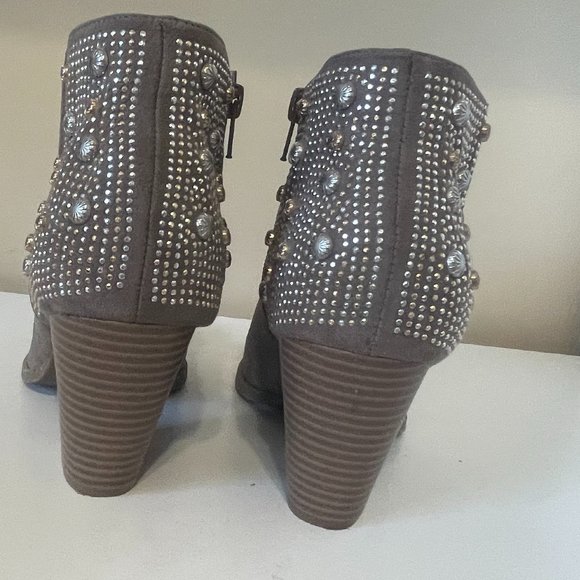 GBG Faux Suede Studded Western Inspired Taupe Fashion Bootie In 7.5 Medium - Picture 6 of 9